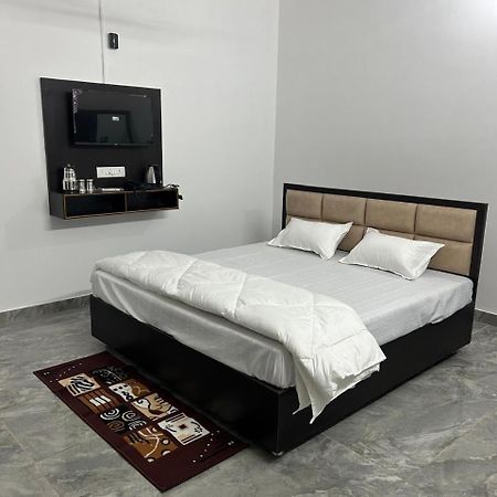 Ayodhya Shri Narayanam Guest House And Home Stay מראה חיצוני תמונה