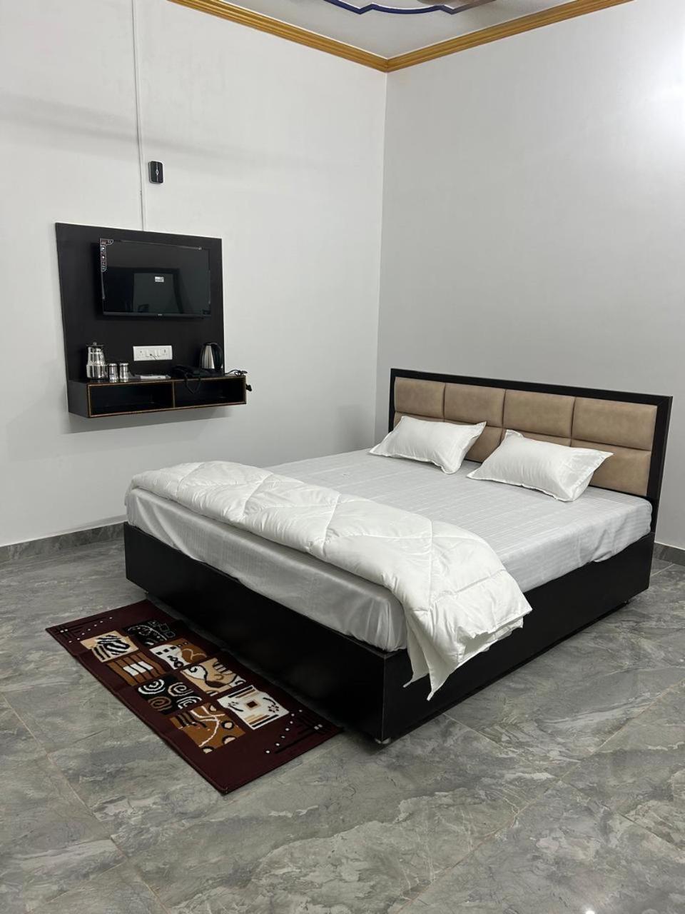 Ayodhya Shri Narayanam Guest House And Home Stay מראה חיצוני תמונה
