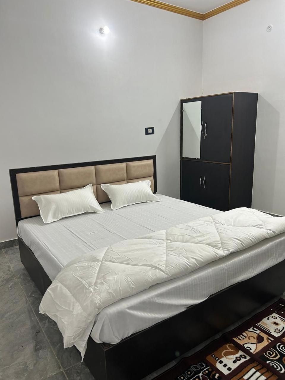 Ayodhya Shri Narayanam Guest House And Home Stay מראה חיצוני תמונה