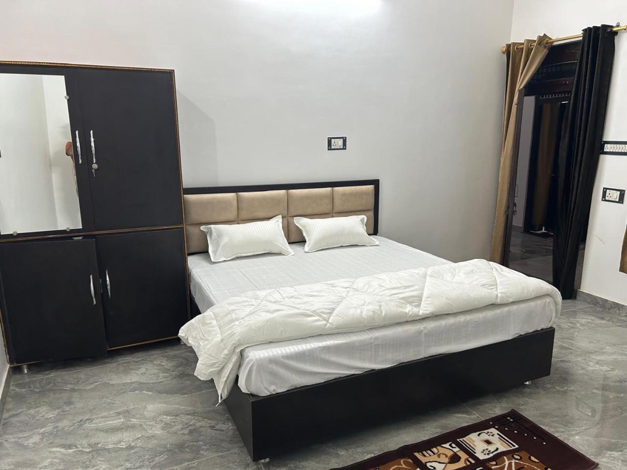 Ayodhya Shri Narayanam Guest House And Home Stay מראה חיצוני תמונה