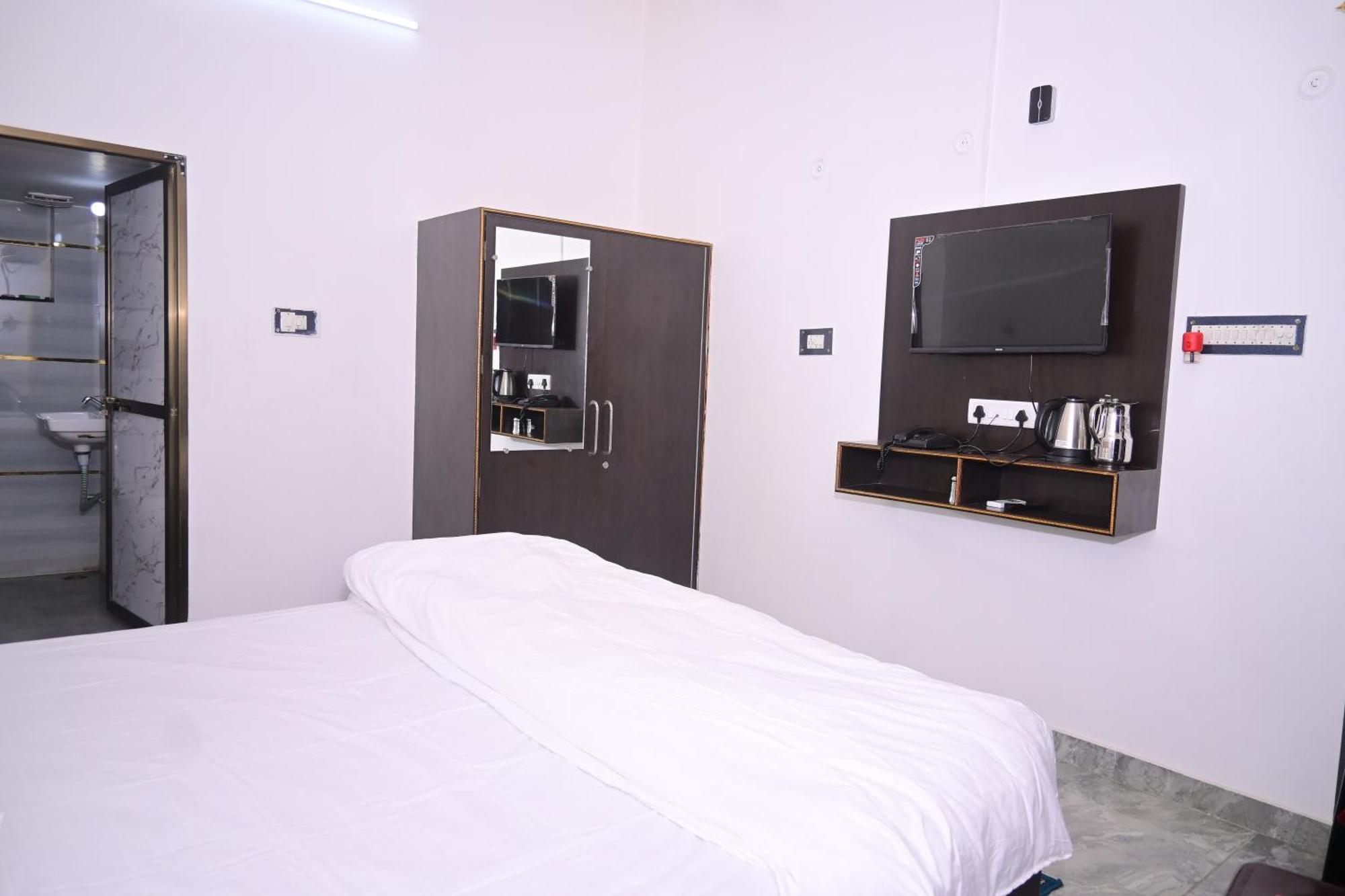 Ayodhya Shri Narayanam Guest House And Home Stay מראה חיצוני תמונה